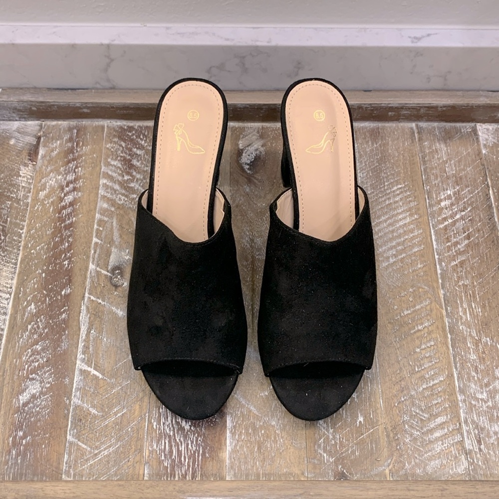 These are cute, black heels for any occasional